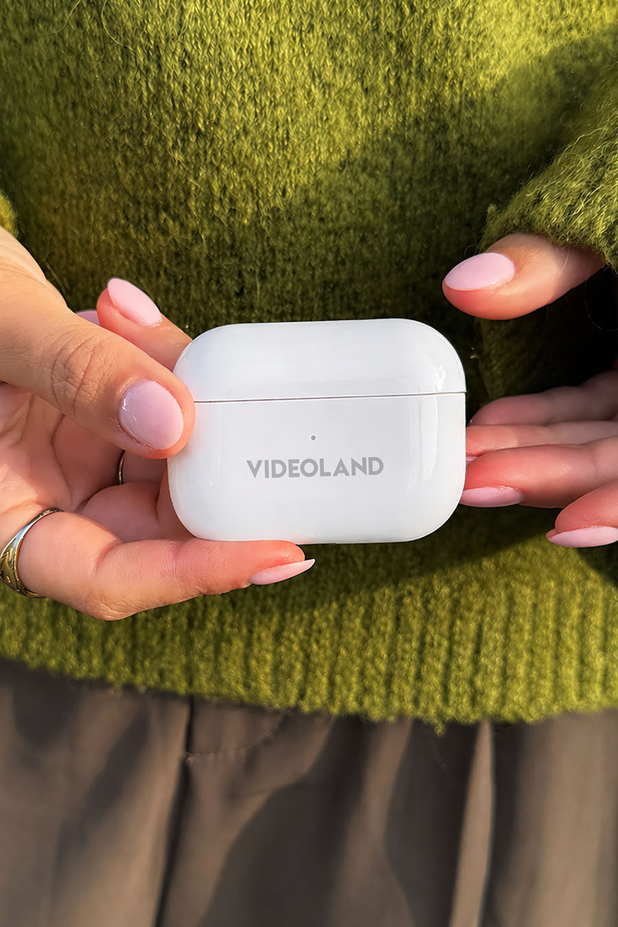 Merchado_3_Videoland_Airpods